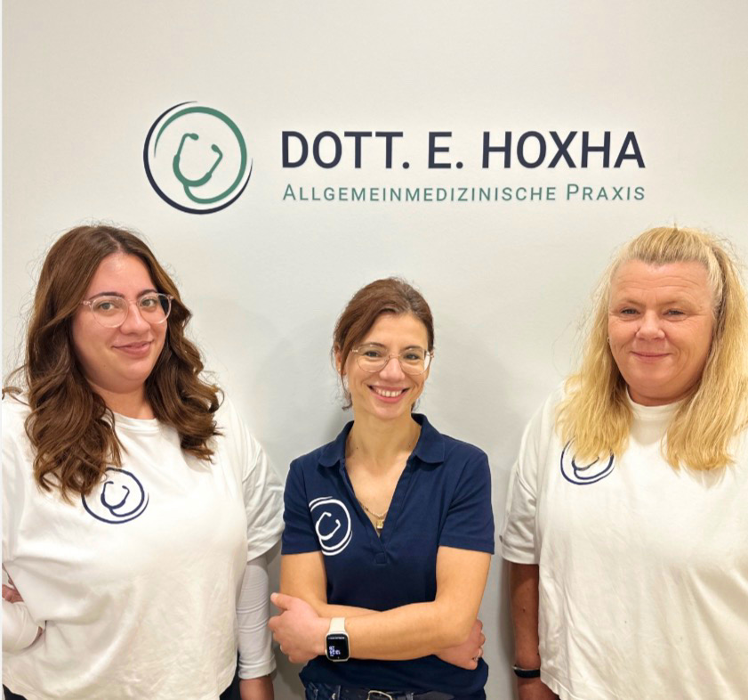 Glückliches Team der Hausarztpraxis Dott .E. Hoxha - Allgemeinmedizinische Praxis in Hamm